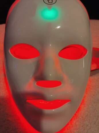 Tratamiento facial con máscara LED para mejorar elasticidad y luminosidad de la piel, envío gratis Chile